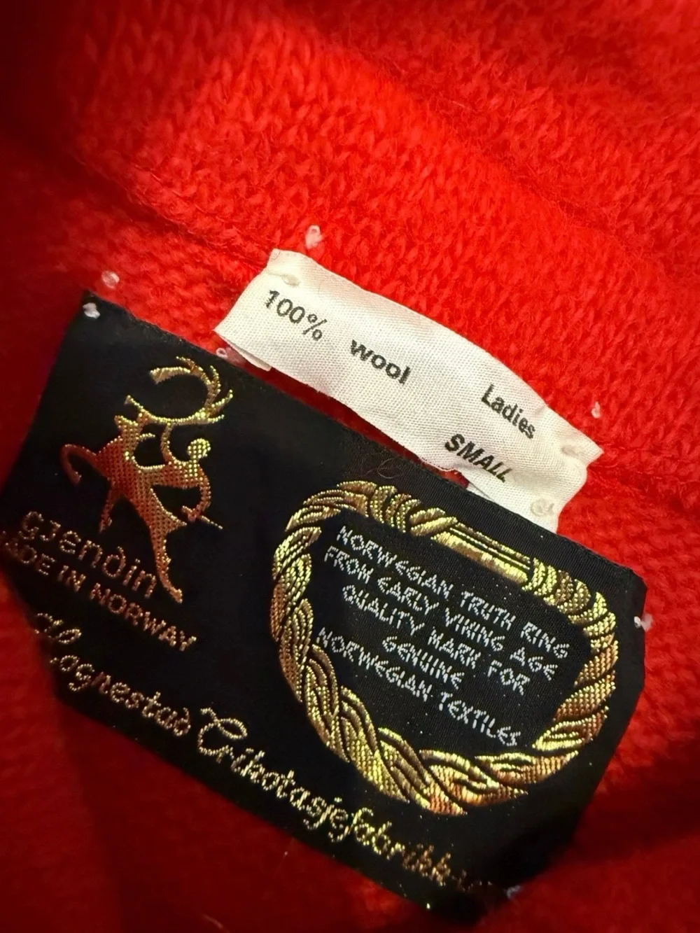 Red vintage Norwegian wool sweater! S
